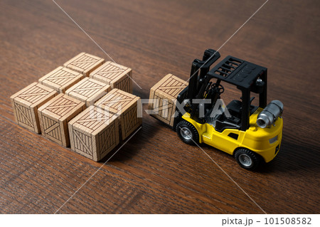 A forklift transports and places boxes. Order for shipment. Production and freight of goods. Increase in imports and exports. The work of the transport department of the enterprise. A forklift transports and places boxes. Order for shipment. Production and freight of goods. Increase in imports and exports. The work of the transport department of the enterprise. 101508582
