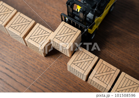 The forklift transports wooden crates. Warehousing. Mass production. Delivery of parcels and orders. Trading traffic. Transportation logistics. Line of boxes with goods. Conveyor belt concept. 101508596