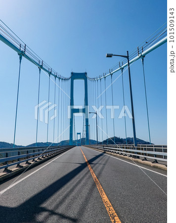青空広がる とびしま海道 安芸灘大橋(広島県呉市) 青空広がる とびしま海道 安芸灘大橋(広島県呉市) 101509143