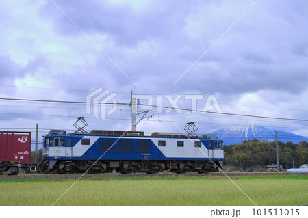 大山を背景に伯備線に挑むEF64-1020牽引の貨物列車(3084レ)_2023/3/18撮影 大山を背景に伯備線に挑むEF64-1020牽引の貨物列車(3084レ)_2023/3/18撮影 101511015