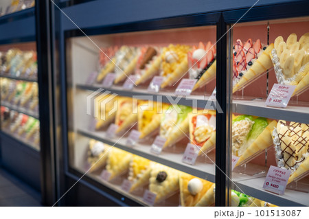 【#東京】竹下通りのクレープ屋のショーケース 【#東京】竹下通りのクレープ屋のショーケース 101513087