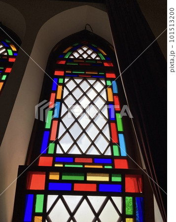 教会のステンドグラスの窓 教会のステンドグラスの窓 101513200