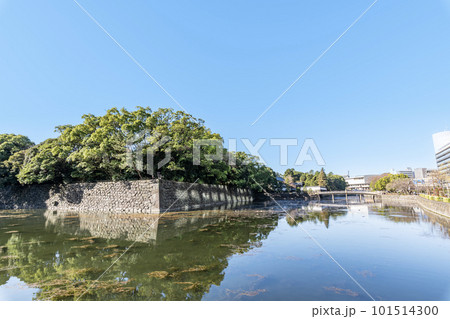 東京都千代田区　皇居のお堀と周辺の風景 101514300