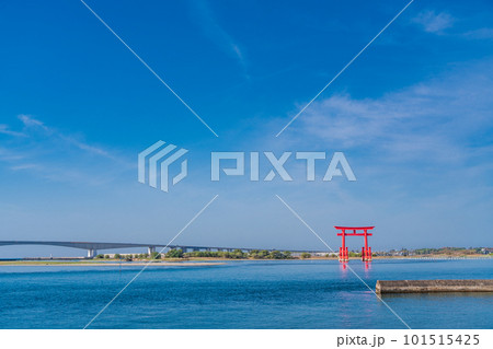 （静岡県）晴天の浜名湖弁天島 101515425