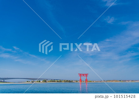 （静岡県）晴天の浜名湖弁天島 101515428