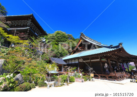 【広島県】晴天の大聖院の観音堂と魔尼殿(宮島) 【広島県】晴天の大聖院の観音堂と魔尼殿(宮島) 101515720