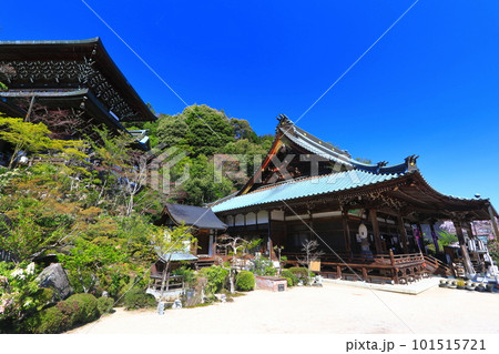 【広島県】晴天の大聖院の観音堂と魔尼殿(宮島) 【広島県】晴天の大聖院の観音堂と魔尼殿(宮島) 101515721
