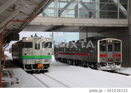 冬の北見駅に停車中の石北本線キハ40・キハ54 101516132