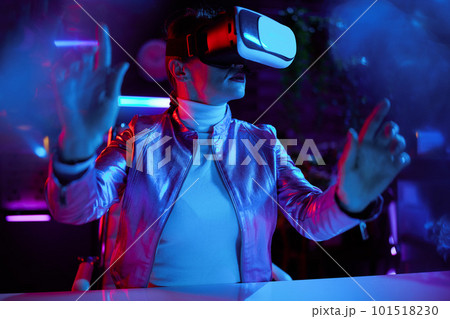 stylish business woman in vr headset in modern office 101518230