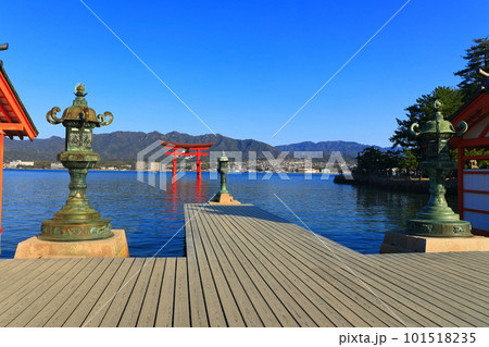 【広島県】改修後の厳島神社大鳥居(宮島) 【広島県】改修後の厳島神社大鳥居(宮島) 101518235
