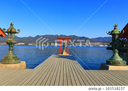 【広島県】改修後の厳島神社大鳥居(宮島) 【広島県】改修後の厳島神社大鳥居(宮島) 101518237