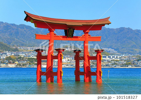 【広島県】改修後の厳島神社大鳥居（宮島） 101518327