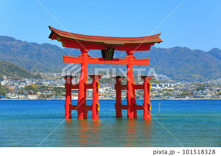 【広島県】改修後の厳島神社大鳥居（宮島） 101518328