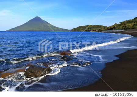 【鹿児島県】薩摩の長崎鼻から見た開聞岳(薩摩富士) 【鹿児島県】薩摩の長崎鼻から見た開聞岳(薩摩富士) 101519056