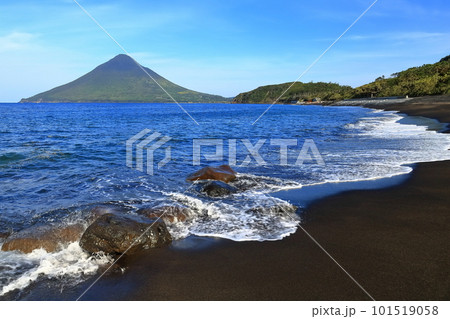 【鹿児島県】薩摩の長崎鼻から見た開聞岳(薩摩富士) 【鹿児島県】薩摩の長崎鼻から見た開聞岳(薩摩富士) 101519058