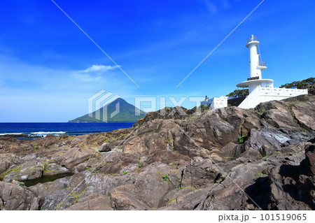 【鹿児島県】薩摩の長崎鼻灯台と開聞岳（薩摩富士） 101519065