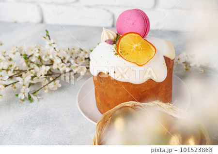 Easter cake and golden eggs on table Easter cake and golden eggs on table 101523868