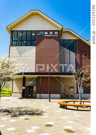 大阪府島本町のJR島本駅 東口駅舎 大阪府島本町のJR島本駅 東口駅舎 101524286