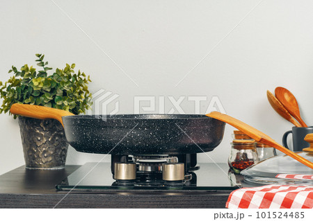 Frying pan on the gas stove in a kitchen 101524485