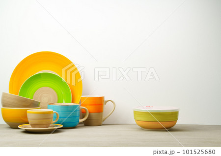 Set of colored ceramic dishware front view Set of colored ceramic dishware front view 101525680
