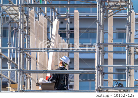建築現場 職人 木造 建方 建築現場 職人 木造 建方 101527128