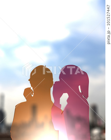 内緒話をする女性シルエット 明 3Dイラストレーション 縦 内緒話をする女性シルエット 明 3Dイラストレーション 縦 101527447