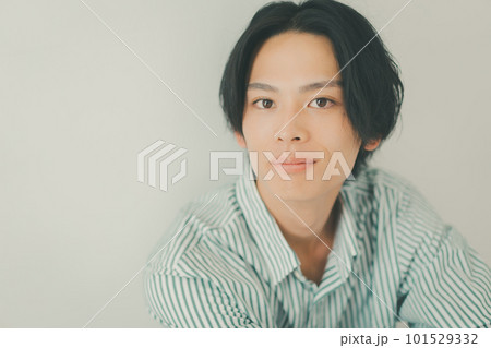 in his twenties in his twenties 101529332