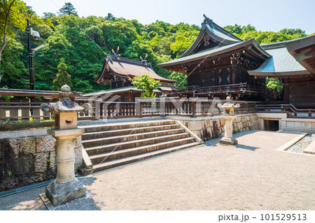 吉備津彦神社（渡殿と本殿） 101529513