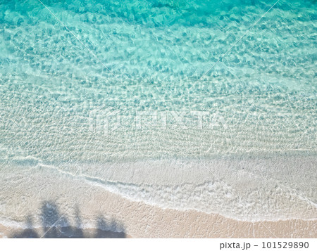 沖縄の美しい海 エメラルドブルーの海と白い砂浜の写真素材 [101529890] - PIXTA