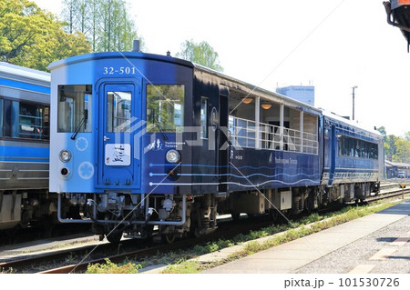 【JR四国】キクハ32形＋キハ185系〜藍よしのがわトロッコ〜（徳島駅） 101530726