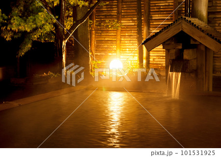 温泉・夜の露天風呂 101531925