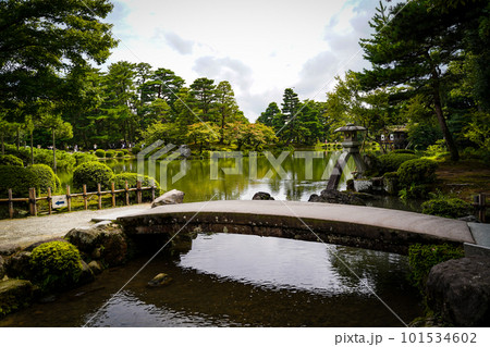 兼六園の池 101534602