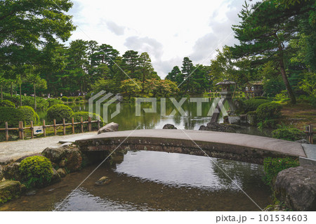兼六園の池 101534603