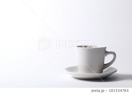 白いコーヒーカップとソーサー 101534763