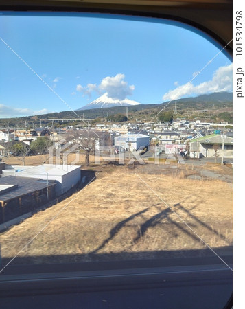 新幹線から見える富士山 新幹線から見える富士山 101534798