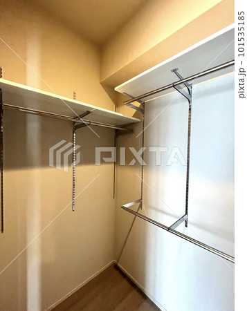ウォークインクローゼットのリフォーム事例 101535185