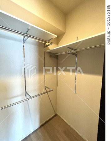 ウォークインクローゼットのリフォーム事例 101535186