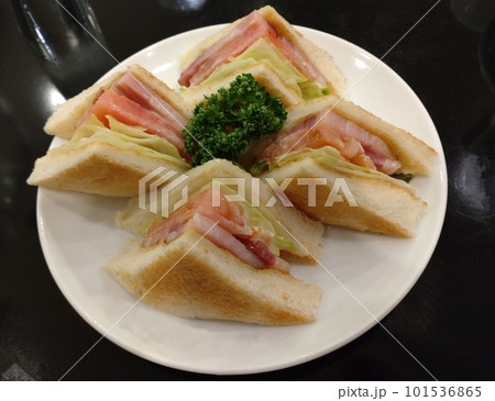 ベーコンレタストマトサンド 101536865