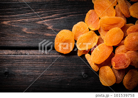 Golden delicious dried apricots on the table. 101539758