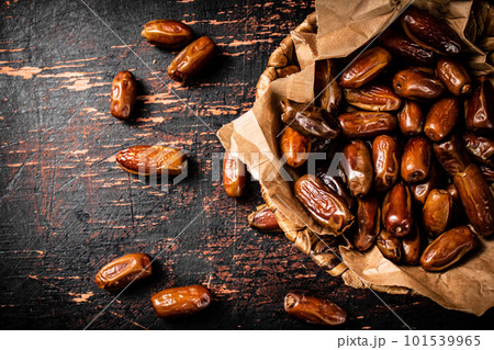 A pile of dates on paper on the table. 101539965