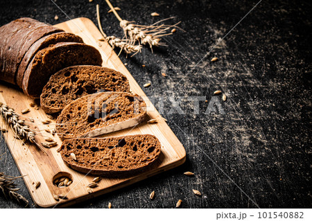 Sliced rye bread on a cutting board. Sliced rye bread on a cutting board. 101540882