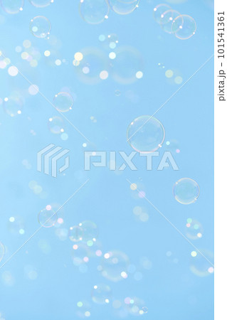 青空に舞うシャボン玉 青空に舞うシャボン玉 101541361