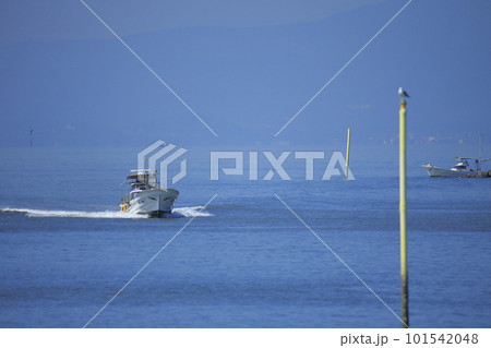 大牟田市 三池港 帰港する漁船、 大牟田市 三池港 帰港する漁船、 101542048