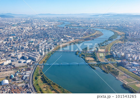 淀川河川公園上空から京都方面の見晴らし 101543265