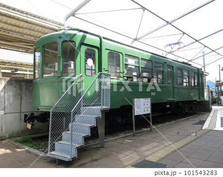 世田谷区の宮の坂駅前に保存展示されている江ノ電601号 101543283