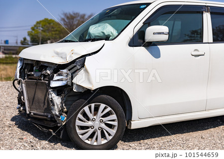 交通事故で大破した加害車両 交通事故で大破した加害車両 101544659