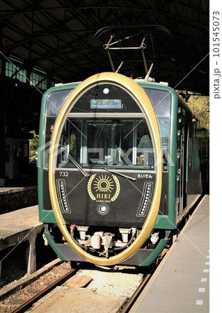 叡山電車・八瀬駅に停車する観光列車ひえい 叡山電車・八瀬駅に停車する観光列車ひえい 101545073