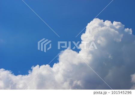 夏の青空と入道雲 101545296