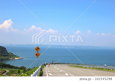 海の見える坂道(豊島美術館前) 101545298