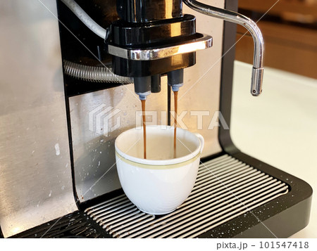 ドリンクバーのコーヒーマシーン ドリンクバーのコーヒーマシーン 101547418